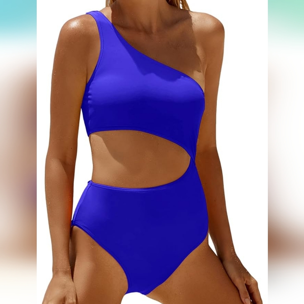 YOUNIQUE Cut-Out One Piece Swimsuit